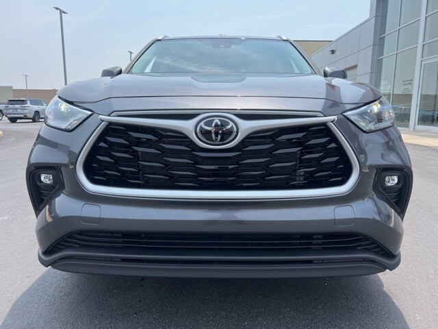 2023 Toyota Highlander XLE photo 2