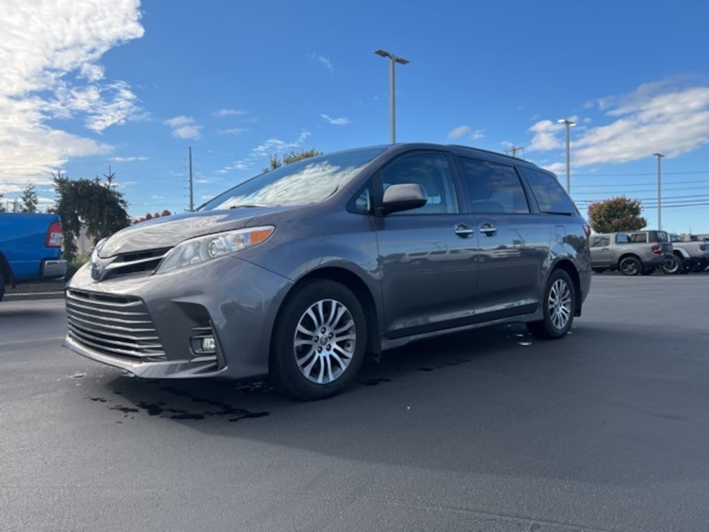 Used 2020 Toyota Sienna XLE Van