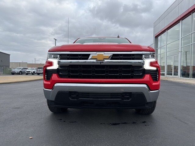 2024 Chevrolet Silverado 1500 LT photo 2