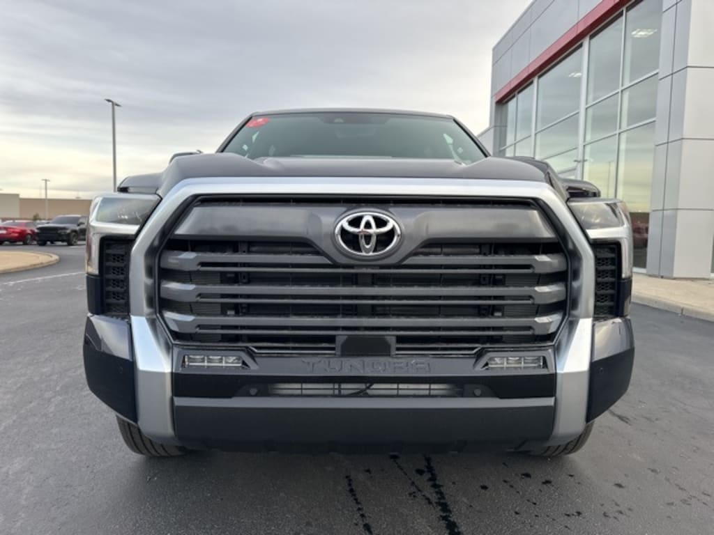 New 2026 Toyota Tundra Limited LIMITED CREWMAX 5.5