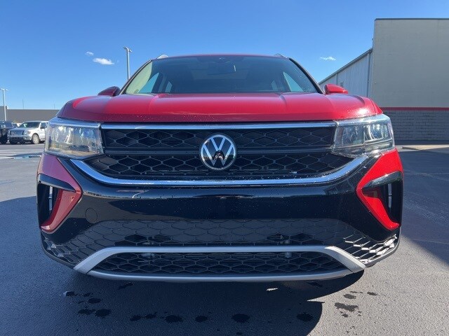 2022 Volkswagen Taos SE photo 2