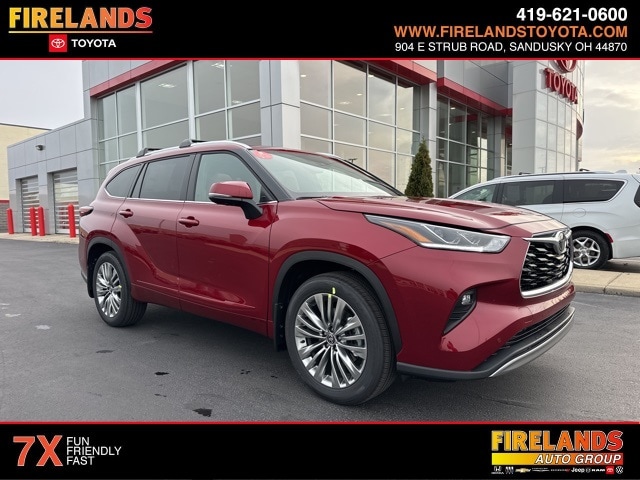 2026 Toyota Highlander Platinum's photo