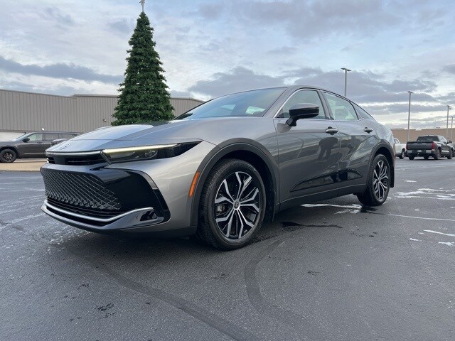 2023 Toyota Crown XLE photo 3