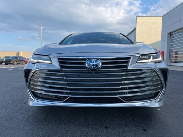 2020 Toyota Avalon Hybrid Limited photo 2