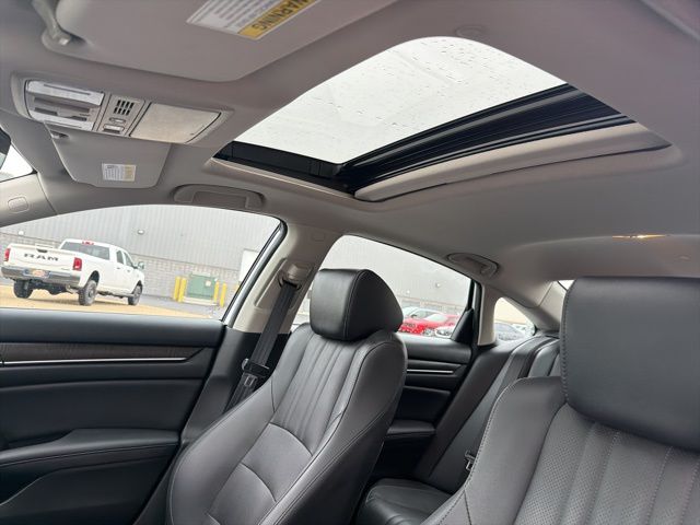 2022 Honda Accord Touring - Photo 17