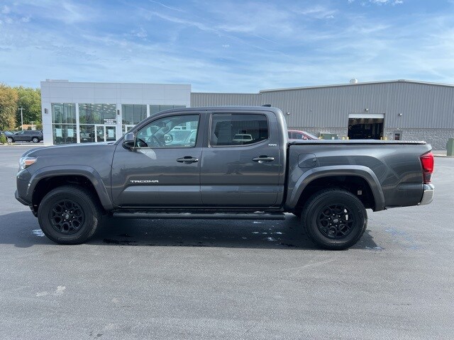 2020 Toyota Tacoma SR5 photo 2