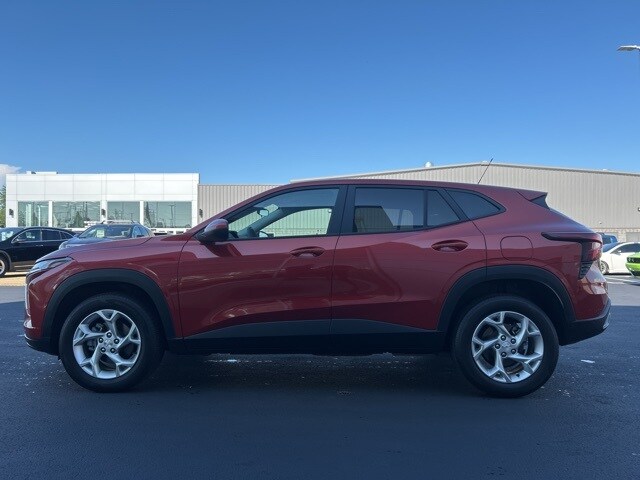 2024 Chevrolet Trax LS photo 2