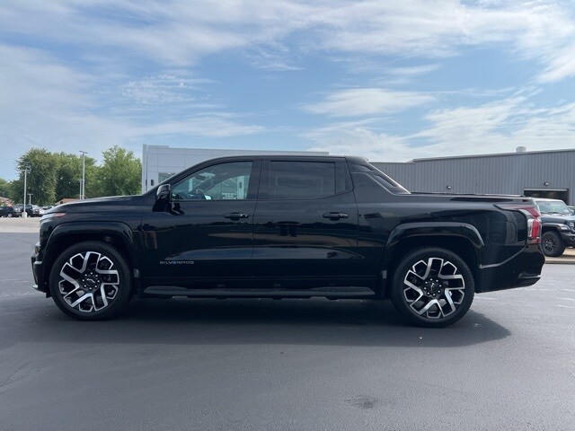 2024 Chevrolet Silverado EV RST photo 3