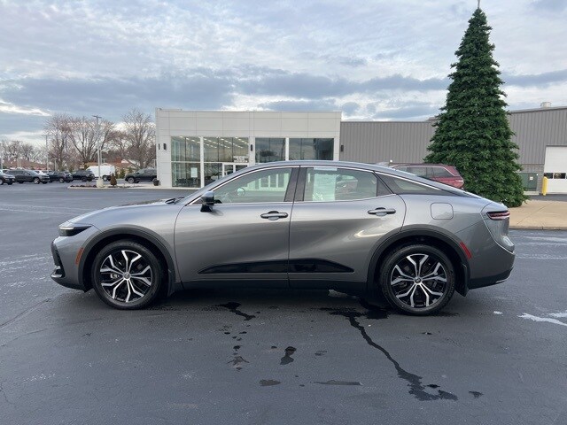 2023 Toyota Crown XLE photo 4