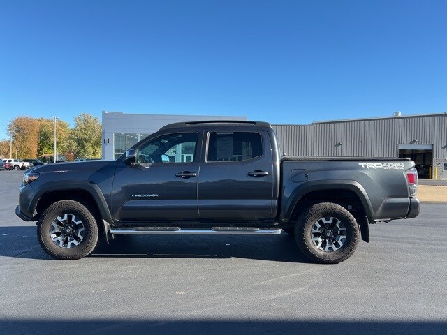 2023 Toyota Tacoma TRD Off-Road Double Cab photo 2