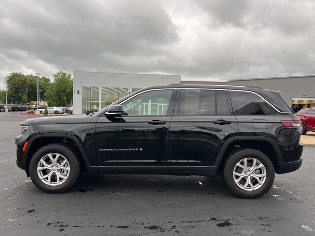 2022 Jeep Grand Cherokee Limited photo 2