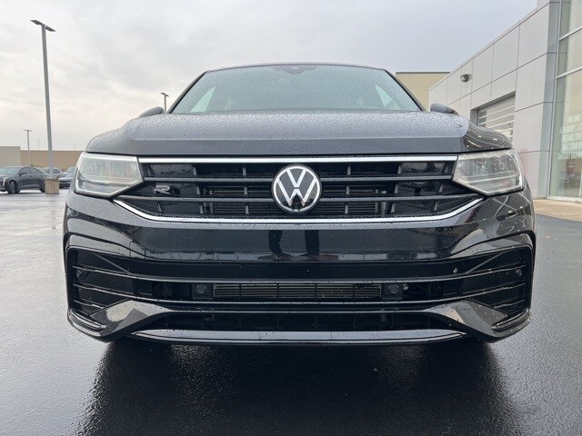 2023 Volkswagen Tiguan SE R-Line Black photo 2