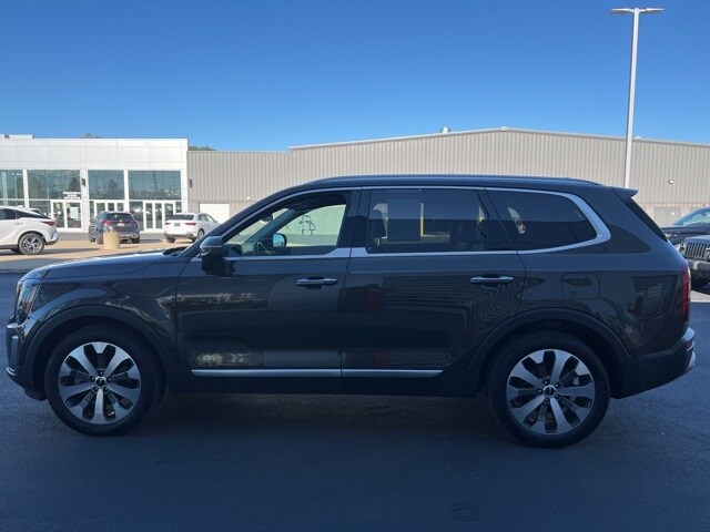 2022 Kia Telluride S photo 2