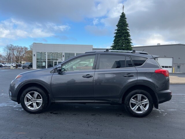 2015 Toyota RAV4 XLE photo 3