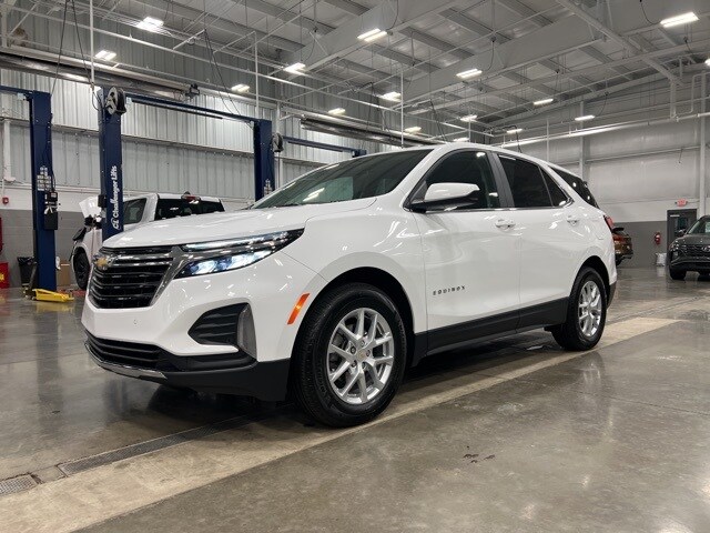 2024 Chevrolet Equinox LT photo 2