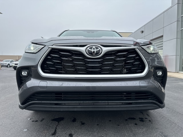 Used 2023 Toyota Highlander XLE with VIN 5TDKDRBH9PS501478 for sale in Sandusky, OH