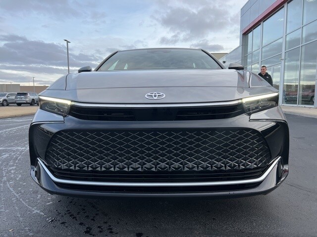 2023 Toyota Crown XLE photo 2