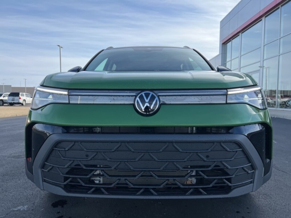 Used 2025 Volkswagen Taos 1.5T SE Black SUV