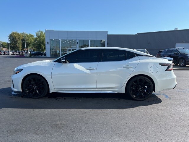 2023 Nissan Maxima SR photo 2