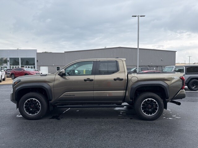 2024 Toyota Tacoma TRD photo 4