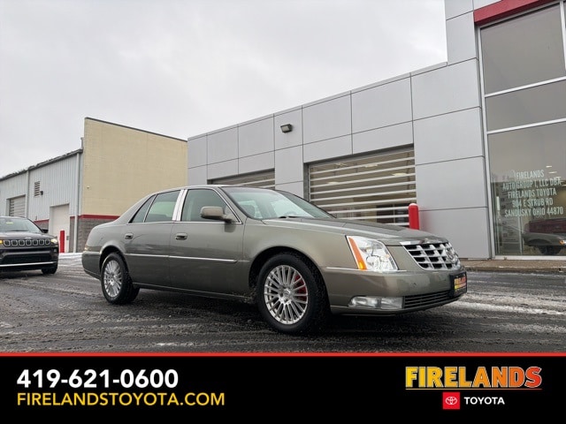 2011 Cadillac DTS Luxury Collection's photo