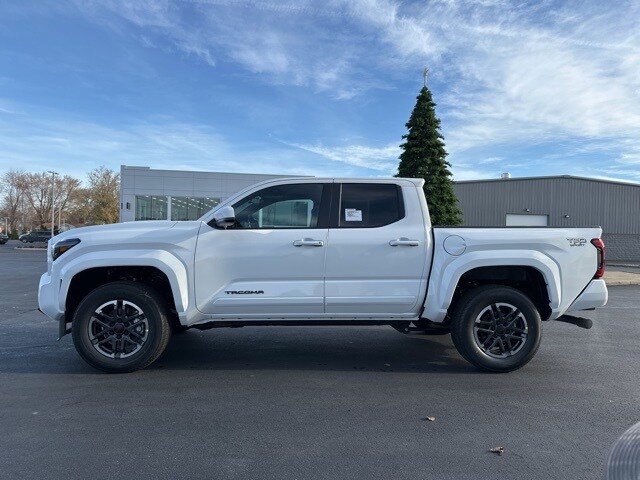 2025 Toyota Tacoma TRD Sport 4x4 Double Cab photo 2