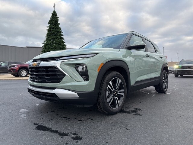 2025 Chevrolet Trailblazer LT photo 3