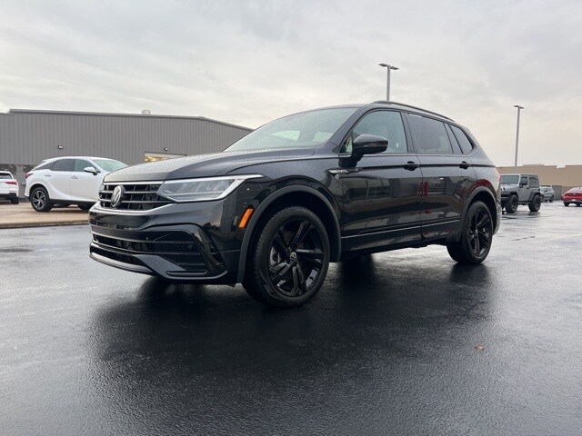 2023 Volkswagen Tiguan SE R-Line Black photo 3