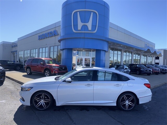 2022 Honda Accord Touring's photo