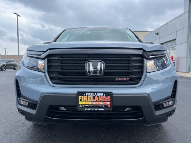 2023 Honda Ridgeline Sport photo 2