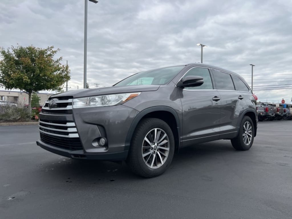 Used 2017 Toyota Highlander XLE SUV