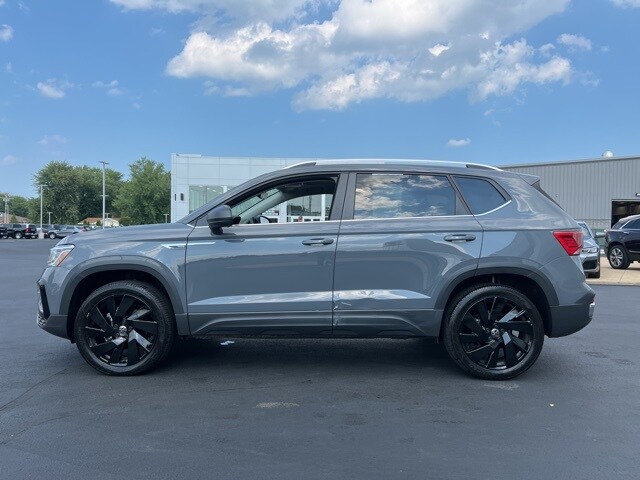 2023 Volkswagen Taos SEL photo 2