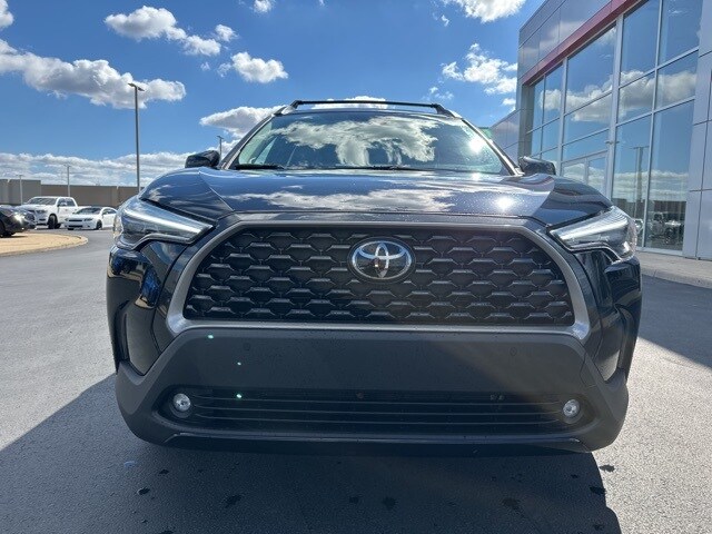2023 Toyota Corolla Cross XLE photo 2