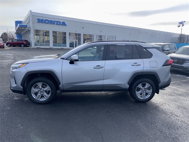 2024 Toyota RAV4 XLE's photo