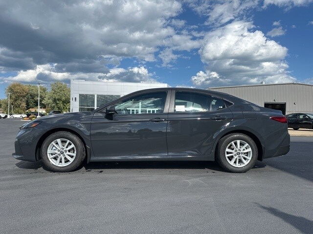 2026 Toyota Camry LE photo 4