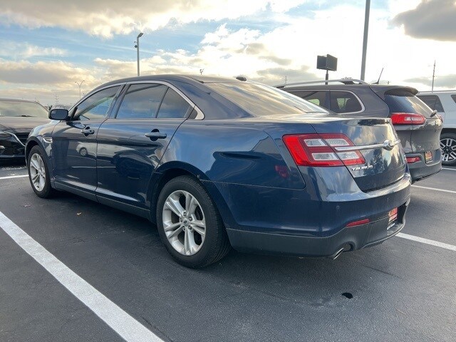 2016 Ford Taurus SEL photo 4