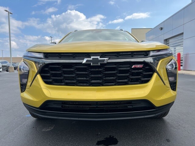 2024 Chevrolet Trax photo 2