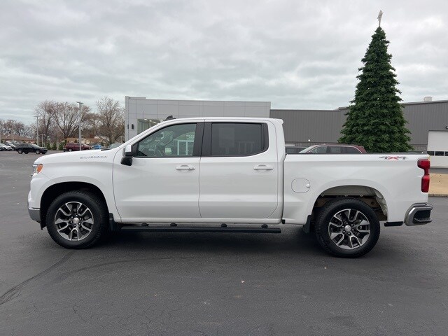 2022 Chevrolet Silverado 1500 LT photo 2