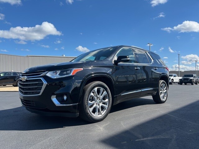 2021 Chevrolet Traverse Premier photo 2