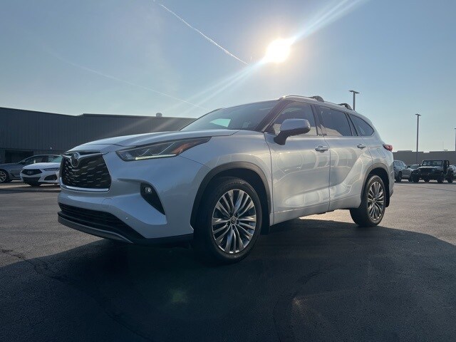 2022 Toyota Highlander Platinum photo 3