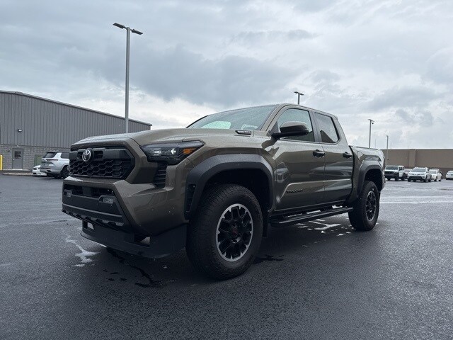 2024 Toyota Tacoma TRD photo 3