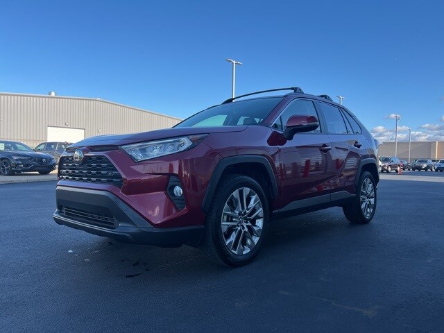 2019 Toyota RAV4 XLE Premium photo 3