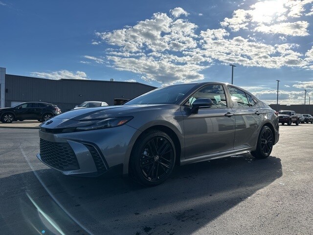 2026 Toyota Camry SE photo 3