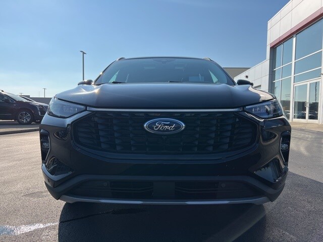2023 Ford Escape Platinum Hybrid photo 2
