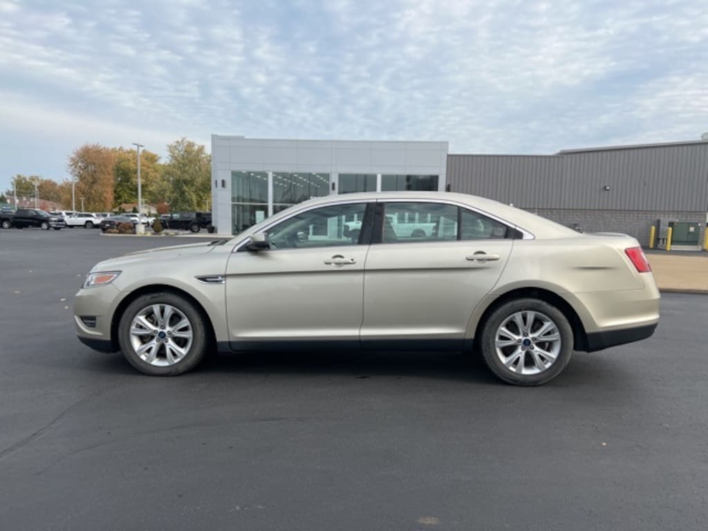 Used 2010 Ford Taurus SEL Sedan