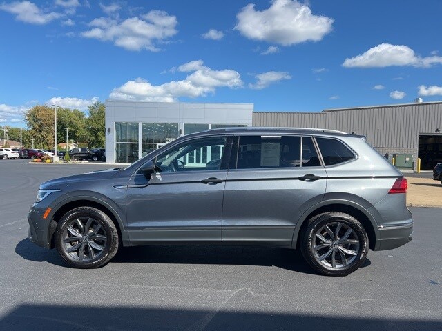 2022 Volkswagen Tiguan SE photo 3