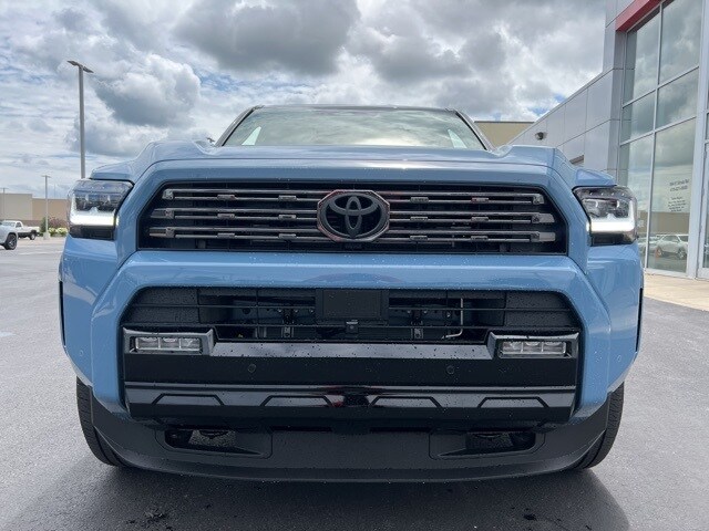 2025 Toyota 4Runner photo 2