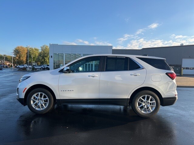 2022 Chevrolet Equinox LT photo 2