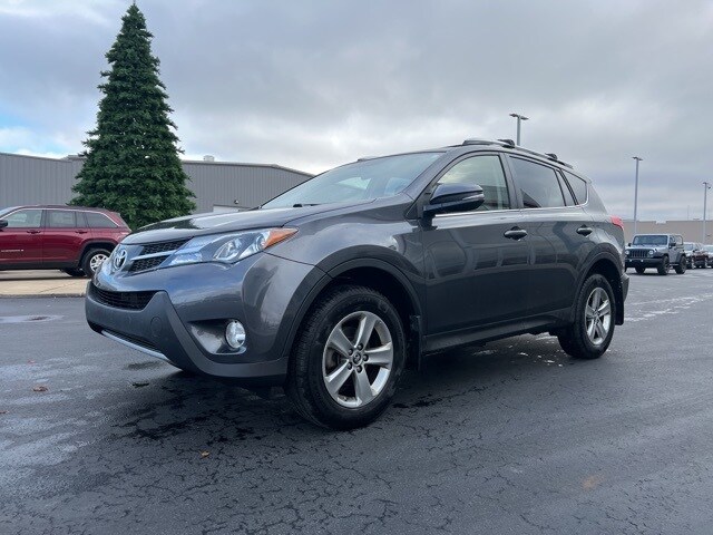 2015 Toyota RAV4 XLE photo 2