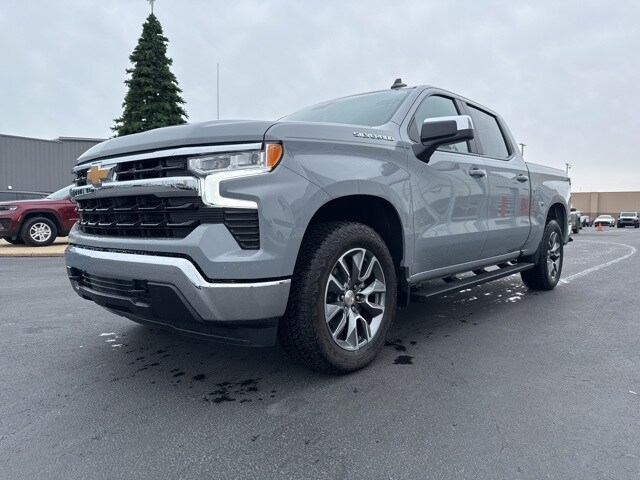 2024 Chevrolet Silverado 1500 LT photo 3